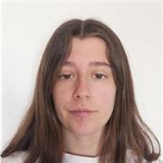 Soy Eriste, actualmente estudio 3º de carrera, filosofía. 
Llevo dando clases particulares de inglés 2 años, adapto las clases al nivel de cada alumno. Tengo un B2